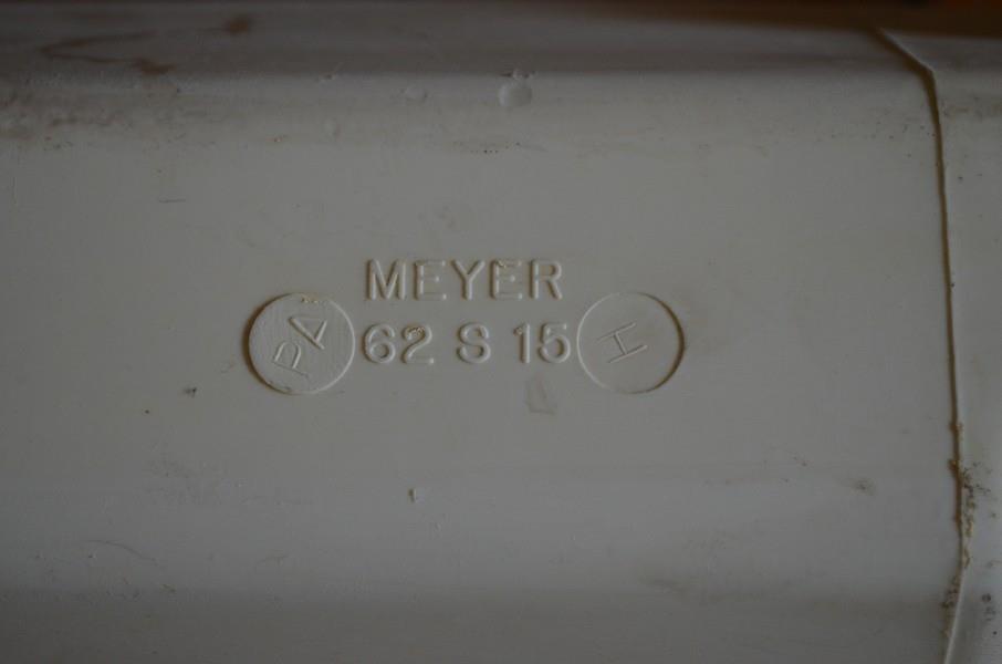 (67) Meyer Model 62-S-15 Plastic 15 in x 5-5/8 in x 3 in Bucket Elevator Buckets
