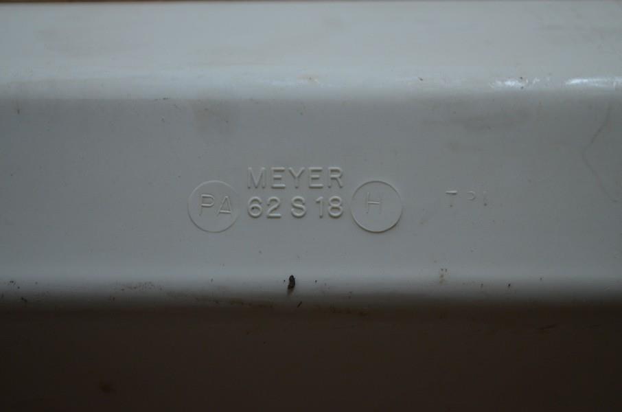 (17) Meyer Model 62-S-18 Plastic 18 in x 5-1/2 in x 3 in Bucket Elevator Buckets