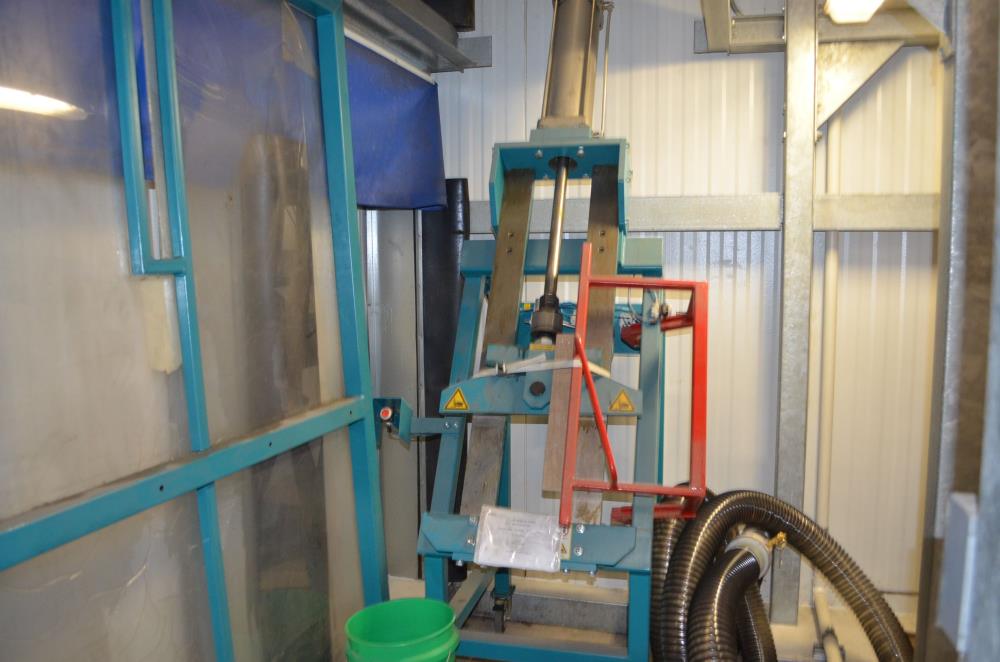 Ledinek Model GO Pneumatic Barrel Head Press For Cooperage Operation